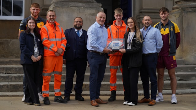 ‘Giant’ strides: halfway mark reached in Huddersfield station closure: Huddersfield Giants Visit