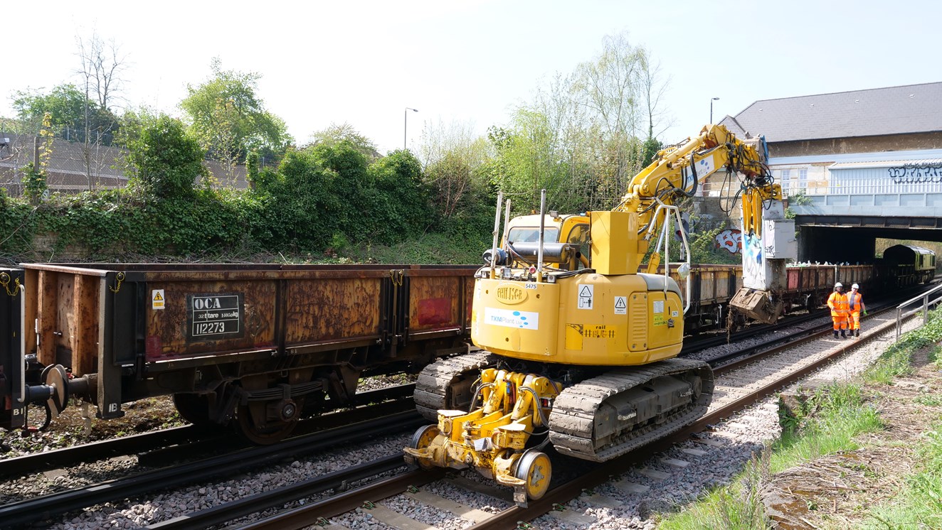 Lifting location case today at Eltham Junction on the South East route