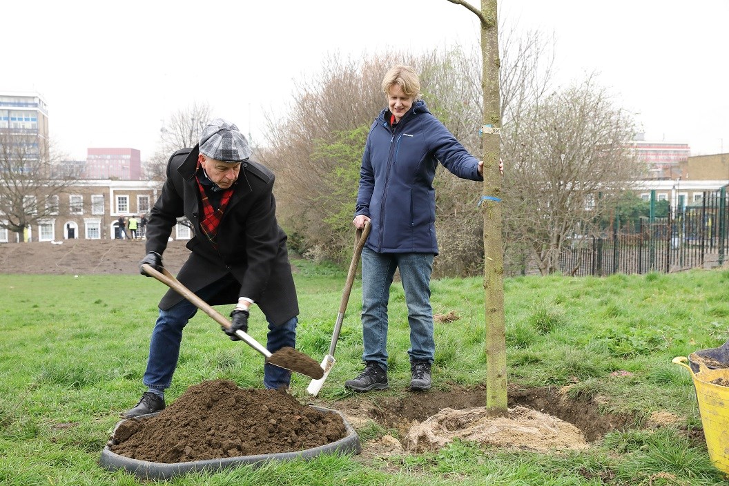 Cllr Paul Convery and Cllr Rowena Champion plant a tree at Barnard Park