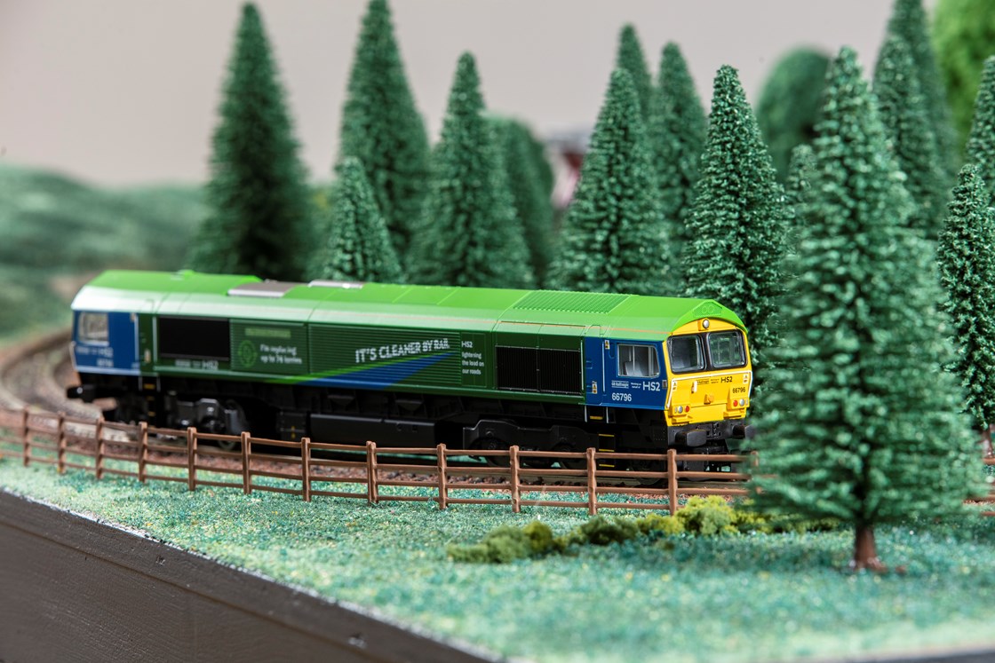 HS2, Hornby and GB Railfreight team up to release 'Green Progressor' model train-5