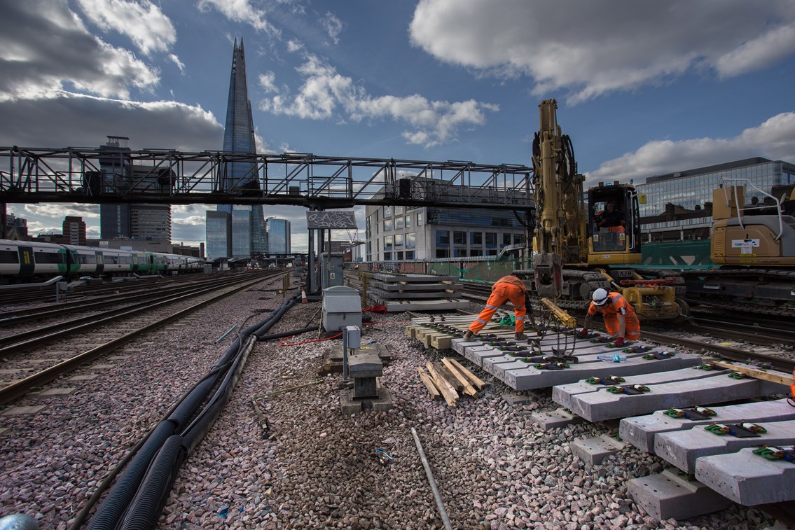 PICTURES and VIDEO: New track comes into use after successful Network Rail Easter engineering investment in the South East: Working through sunset at London Bridge
