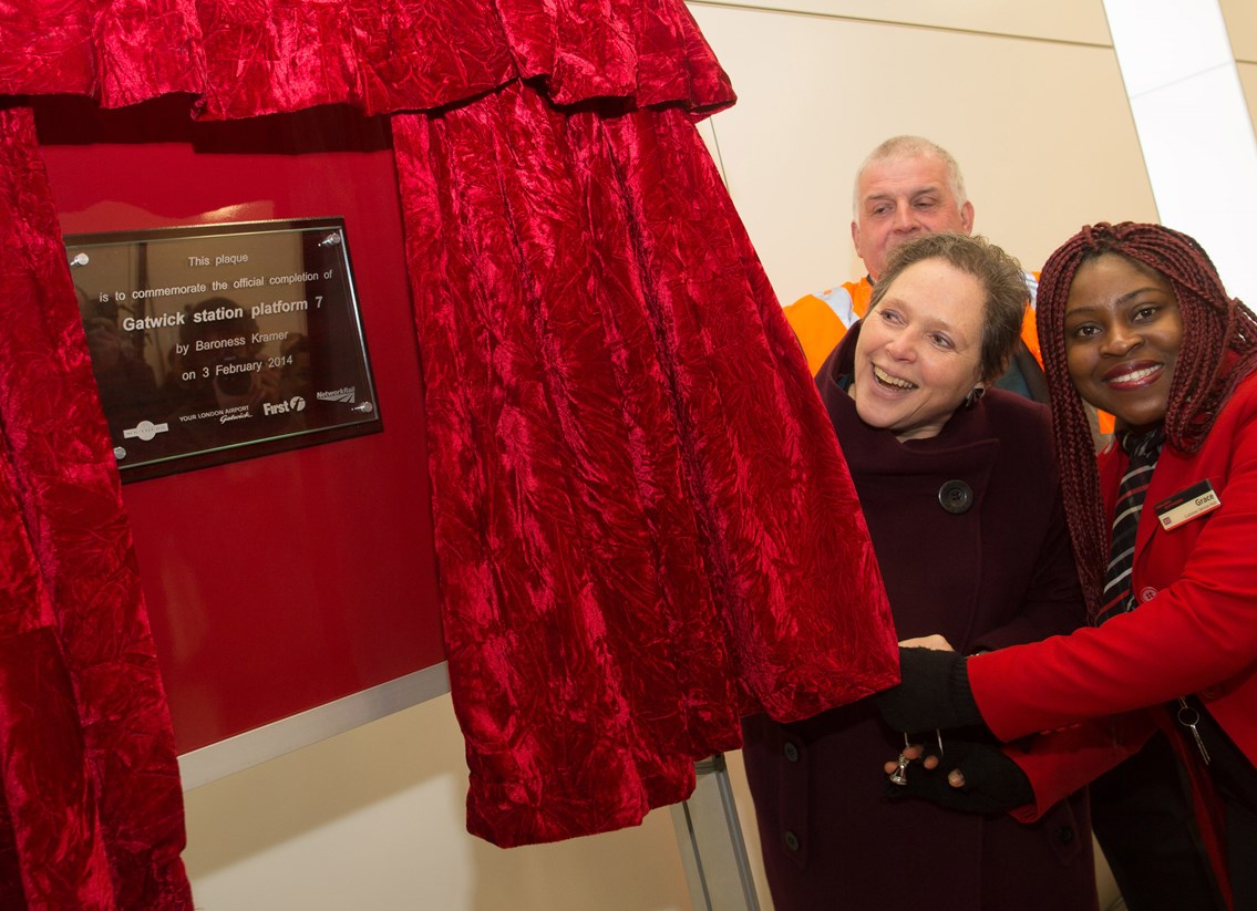 Baroness Kramer opens new platform 7 at Gatwick, unlocking capacity on Brighton Main Line: Baroness Kramer and Gatwick Express staff memebr Grace Nartey unveil a plaque