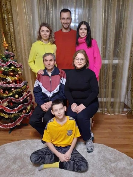 Viktoriia with Ukrainian family