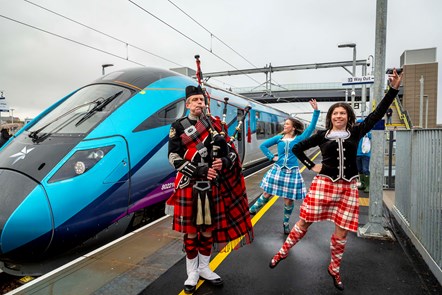 Roddy the Piper and Highland Dancers welcome in TPE’s newly named ‘Hailes Castle’ train at East Linton station