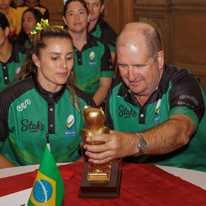 Reception 5: Brazil captain Maria Graf and head coach Paul Grundy with their gift from the city of Leeds.