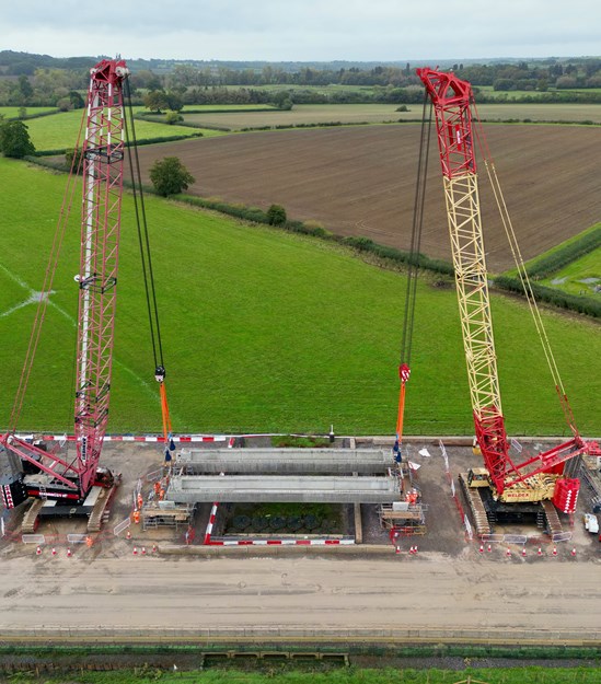 231019 First deck beams lifted into place at Thame Valley Viaduct DJI 0094-cropped: 231019 First deck beams lifted into place at Thame Valley Viaduct DJI 0094-cropped