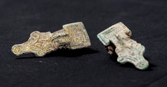 A set of copper alloy small square headed brooches, decorated with gold gilt, from the 5th or 6th century, uncovered during HS2 archaeological work in Wendover: A set of copper alloy small square headed brooches, decorated with gold gilt, from the 5th or 6th century, uncovered during HS2 archaeological work in Wendover.

Tags: Anglo Saxon, Archaeology, Grave goods, History, Heritage, Wendover, Buckinghamshire