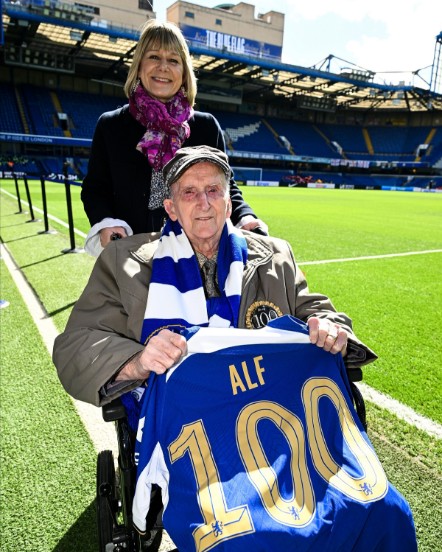 Alf Wells with neighbour Wendy Seddon - Credit Chelsea FC