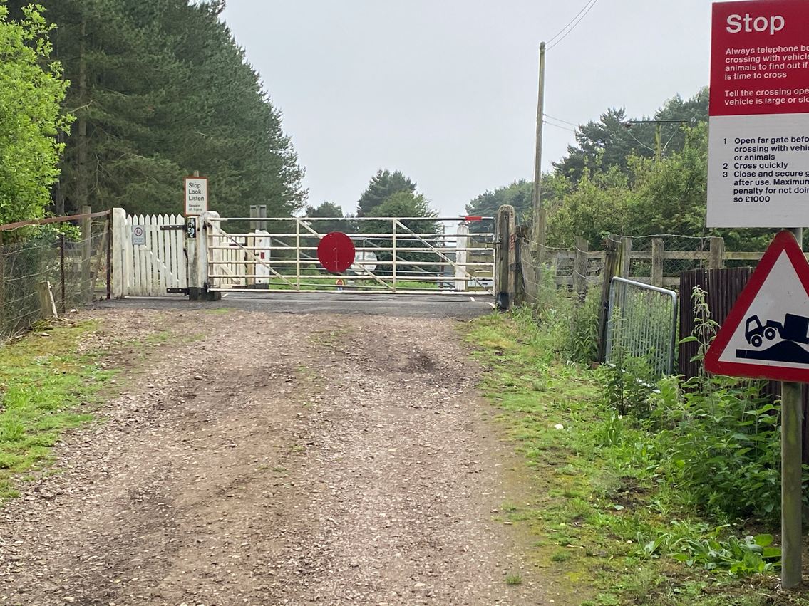 Shadwell level crossing before the work