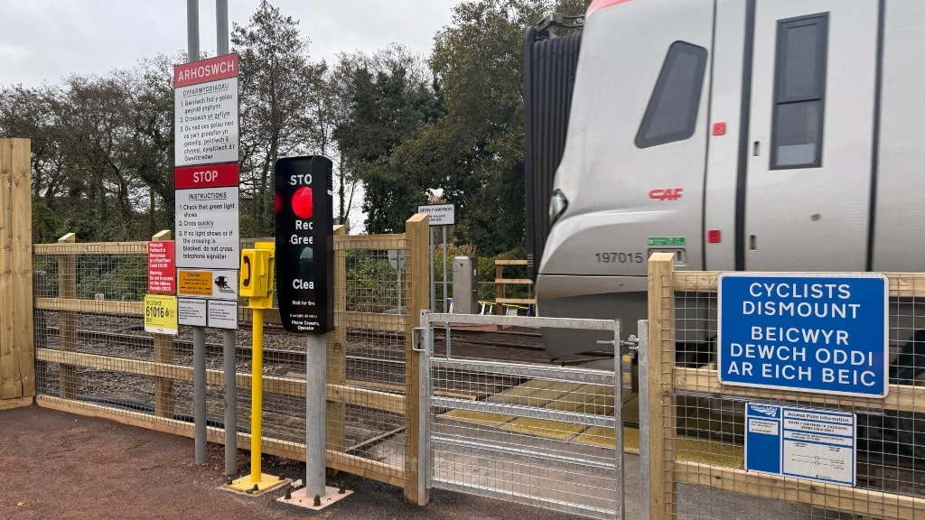 Level crossing users given safety reminder ahead of timetable change on South Wales Main Line: BrynYGwynonFootpathCrossing