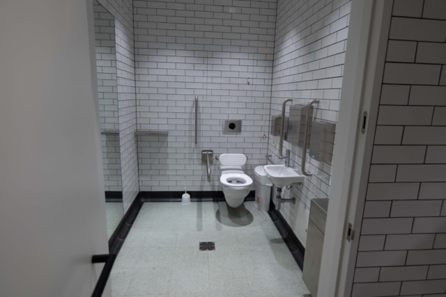 London Bridge toilets 8: London Bridge toilets 8