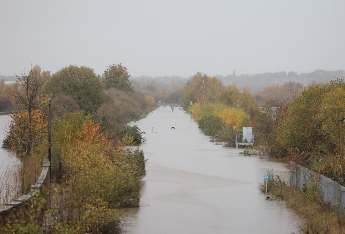 Railway disruption in Yorkshire set to continue due to heavy flooding: Flooding near Swinton (08112019)