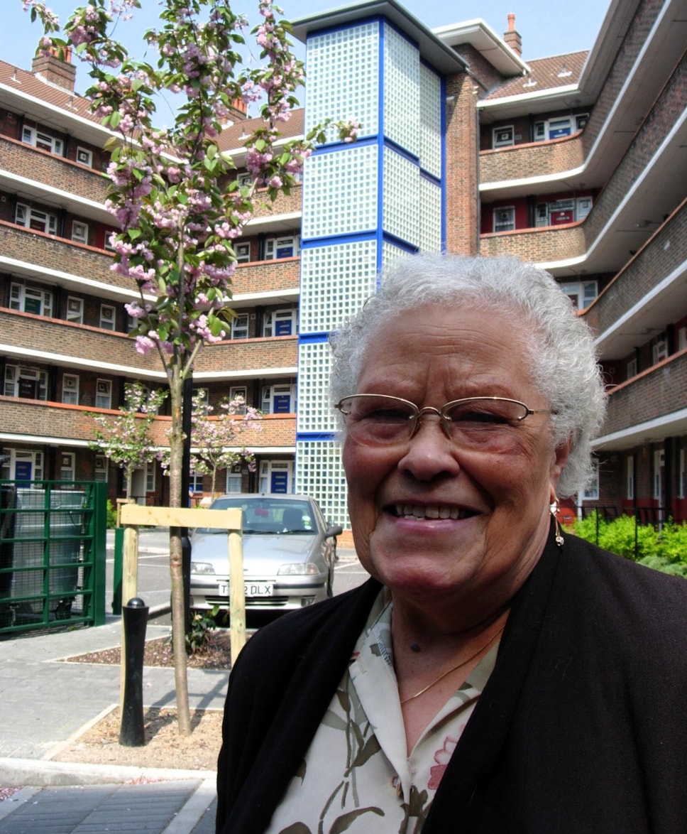 KIT CROWLEY ON GASCOYNE ESTATE MAY 2006 copy