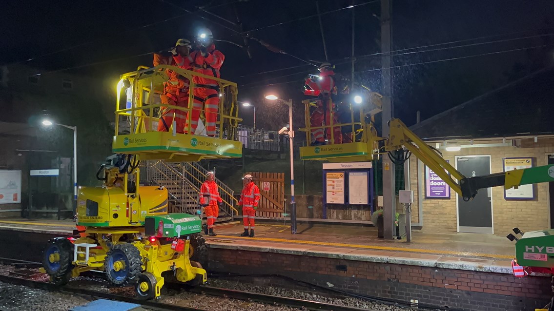 Network Rail engineers working on the overhead line equipment at Royston (1)