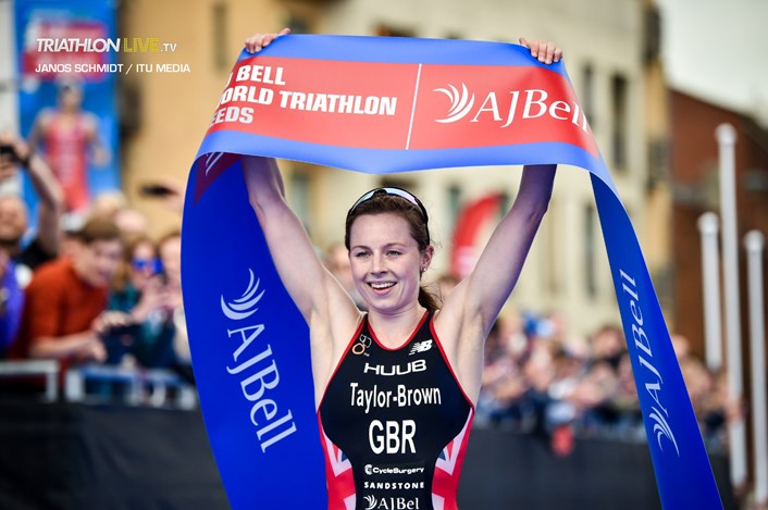 itufinishlinewomens.jpg: Georgia Taylor=Brown wins the 2019 ITU World Triathlon Leeds