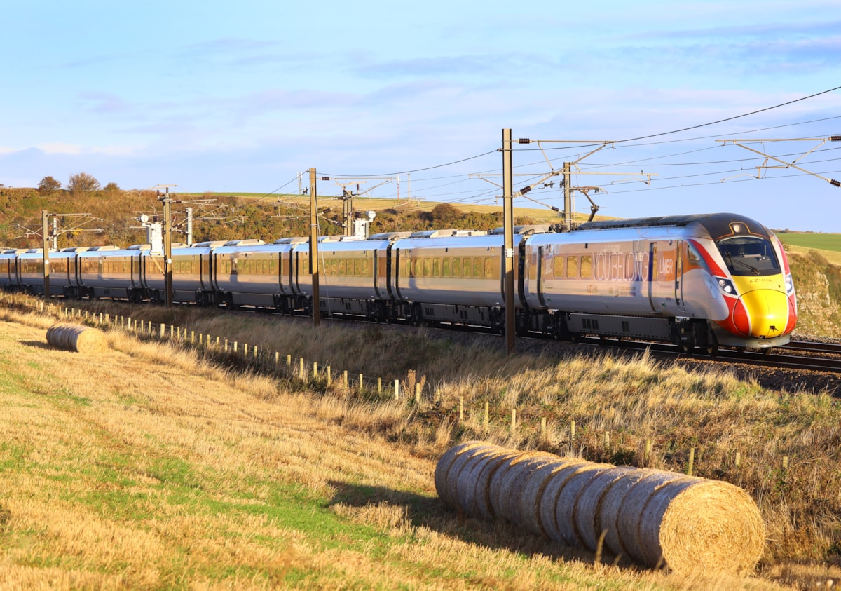 An LNER Azuma travels along the ECML in Autumn