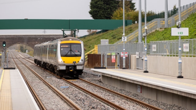 First train completes test run between Oxford and Milton Keynes for East West Rail: First train EWR-4