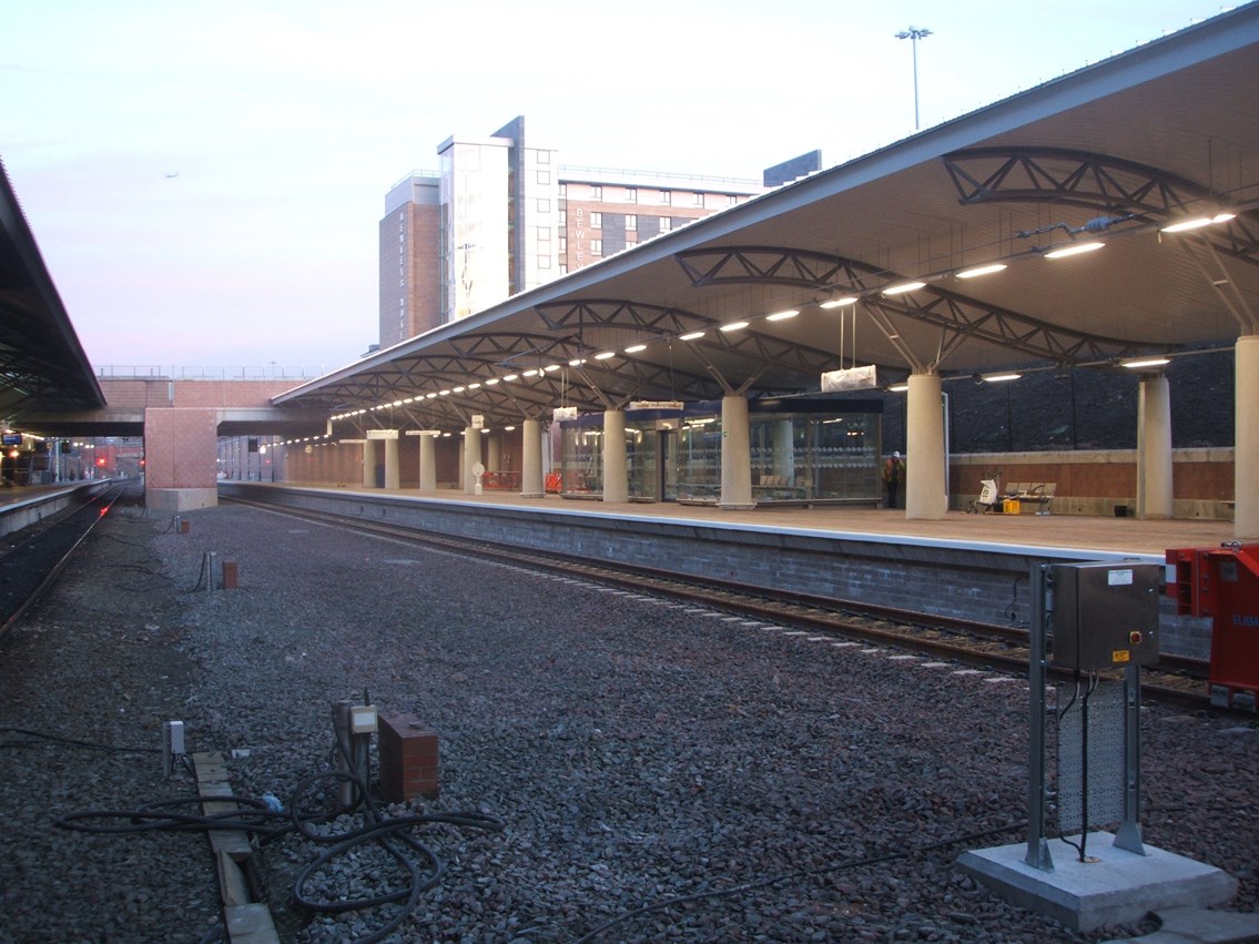 Manchester Airport Third Platform - completed: The new platform at Manchester Airport station, completed December 2008.