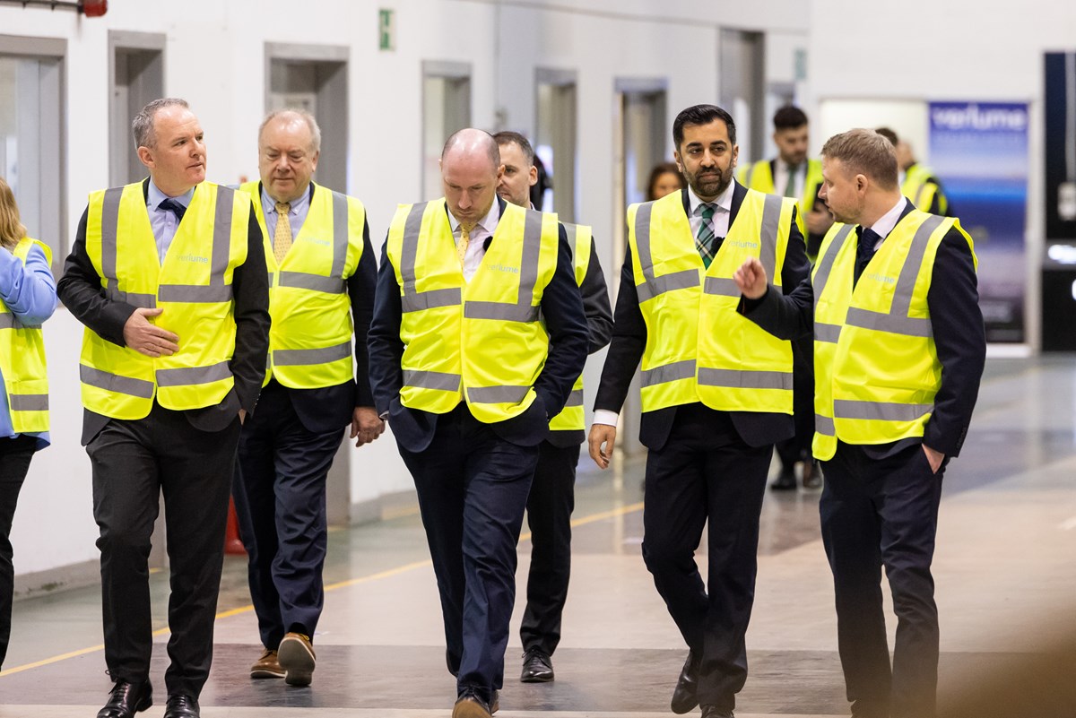 (l-r) Scottish Enterprise Chief Executive Adrian Gillespie, Scottish Enterprise Interim Chair Willie Mackie, Cabinet Secretary for Wellbeing Economy, Fair Work and Energy Neil Gray, First Minister Humza Yousaf, Verlume CEO Richard Knox
