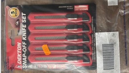Snap off knife set