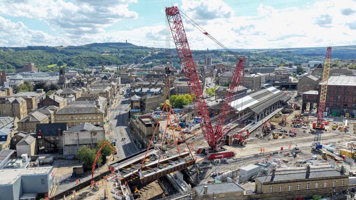 First passenger train pulls into Huddersfield station following 30 days of major upgrades: Hudd SPAN1 work