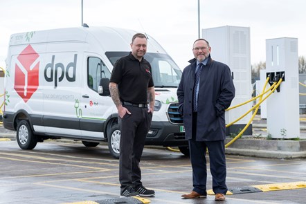 DPD Staff Manager David Scott (L) and First Bus Scotland Commercial Director Graeme Macfarlan (R) announce the new partnership