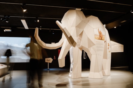 Life-sized 3D model of a mammoth, featured in GIANTS. Photo (c) Fisheye (2)