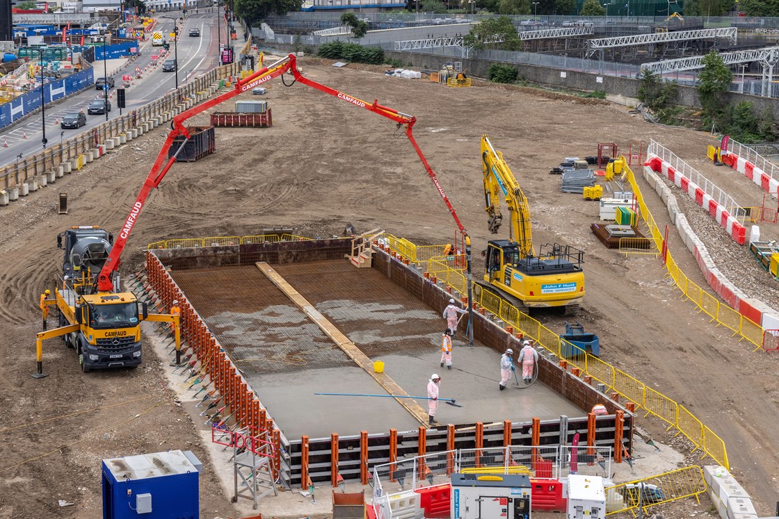 The UK’s largest pour of environmentally friendly concrete at HS2 Euston in London.