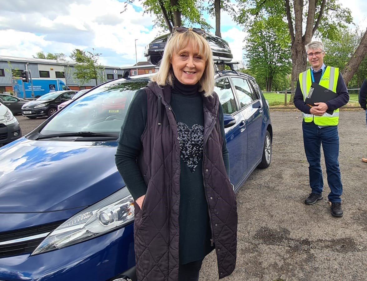 Cllr Karen Shakespeare and enforcement officer John Scobie