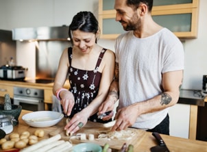 couple-cooking-text-and-image-desktop