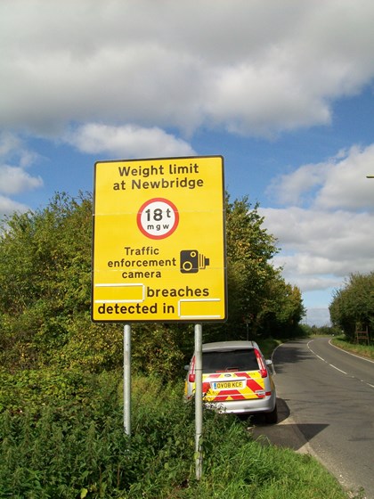 Oxfordshire deploys traffic weight enforcement system from Siemens: newbridge-a415-breaches-sign.jpg