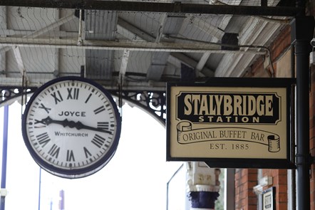 Stalybridge station-2