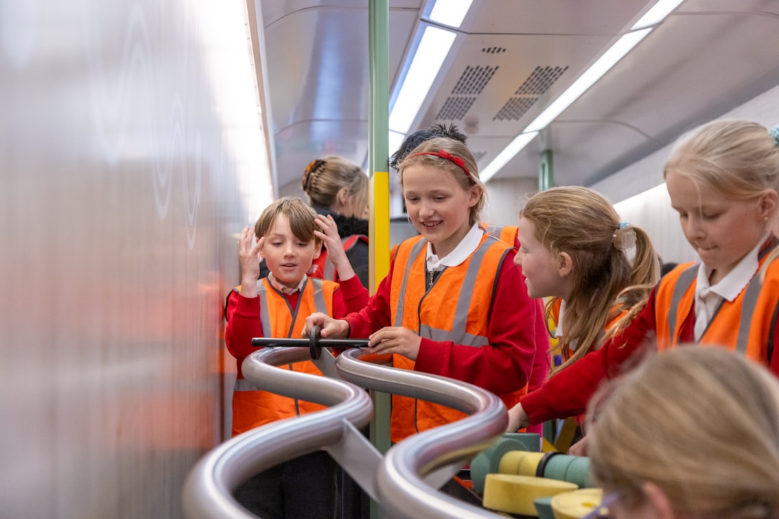 Children get hands-on in Inspiration’s Wonderlab on Wheels carriage. Credit Porterbrook