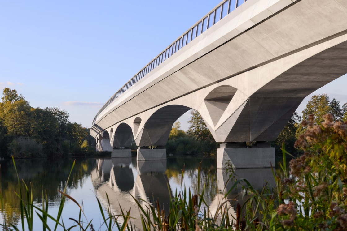 HS2 Colne Valley Viaduct - Korda Lake View (C) Grimshaw Hufton Crow