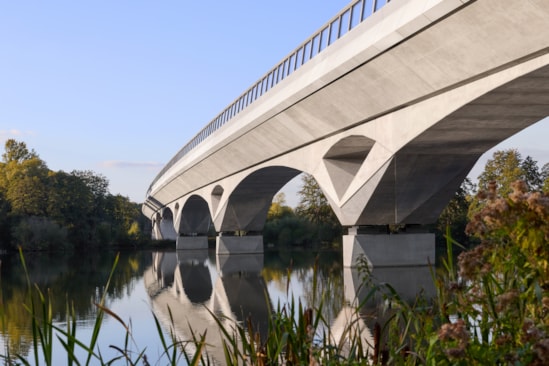 HS2 Colne Valley Viaduct - Korda Lake View (C) Grimshaw Hufton Crow: HS2 Colne Valley Viaduct - Korda Lake View (C) Grimshaw Hufton Crow