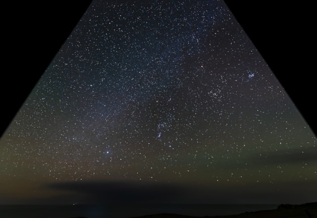 Night skies from Rum mausoleum ©Steven Gray/Cosmos Planetarium