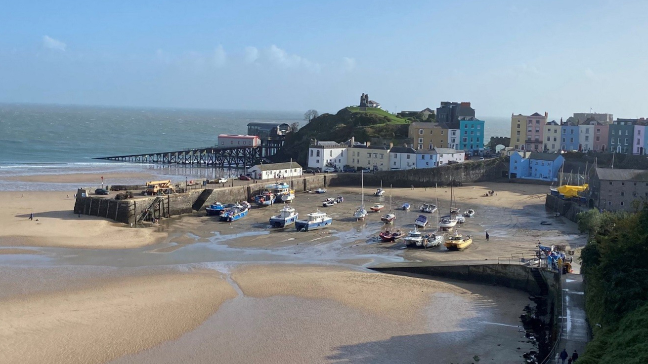 Tenby Harbour - Harbwr Dinbych-y-pysgod Cropped