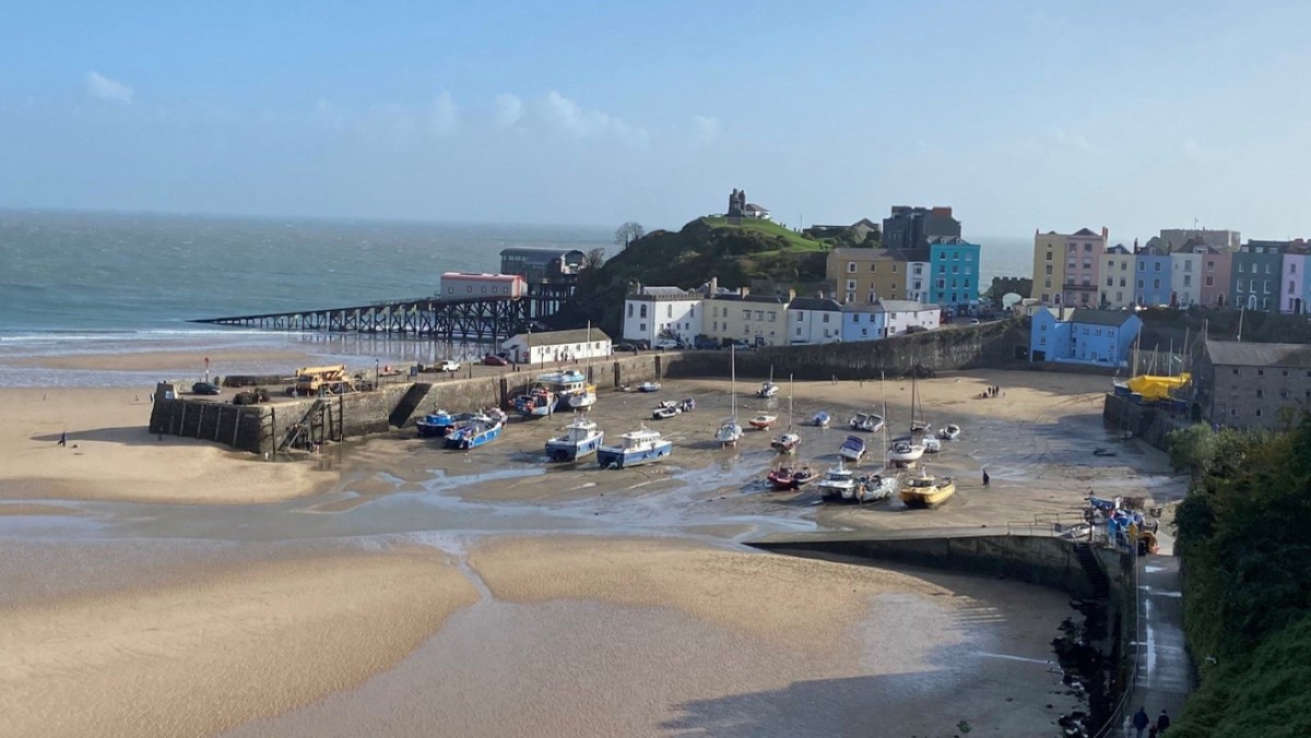 Tenby Harbour - Harbwr Dinbych-y-pysgod cropped