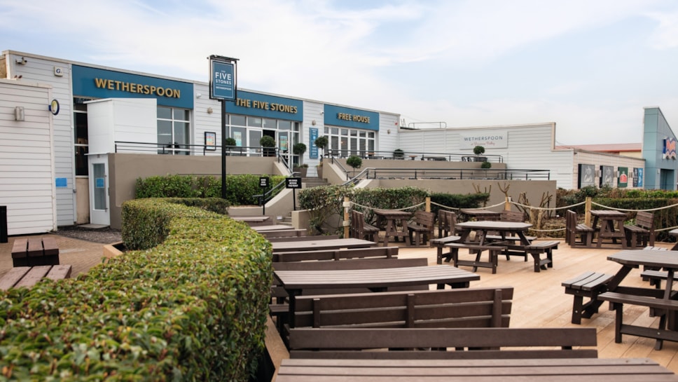 Wetherspoon The Five Stones exterior seating