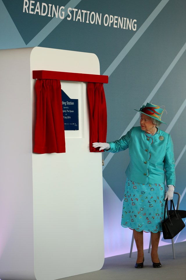 Her Majesty The Queen officially opens Reading Station
