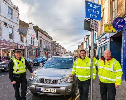 Taxi marshals prepare for 'mad Friday': Taxi marshals prepare for 'mad Friday'