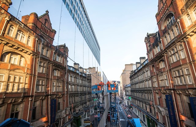 Final countdown for Birmingham New Street's half-time switchover: Facade 01