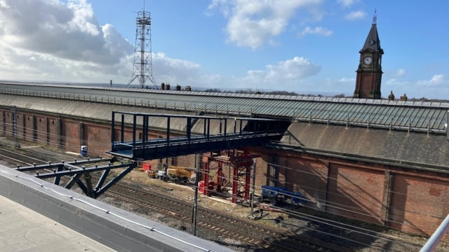 Bridge successfully installed at Darlington station as part of £140m transformation: New footbridge-58