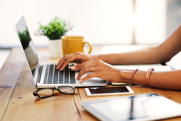 woman laptop (image)