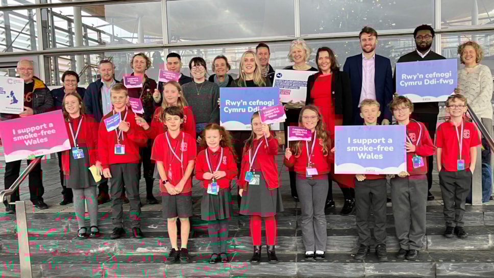 MMHWB with school children and supporters of the Tobacco and Vapes Bill