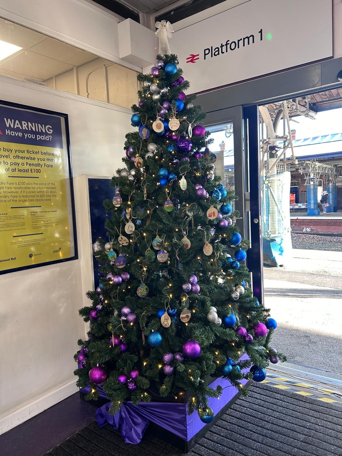 Selby station Christmas tree (1)-2