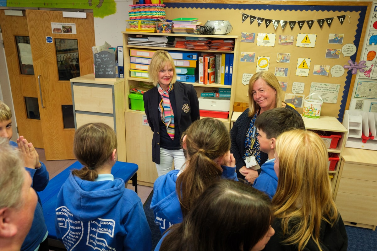 Cllr Cogley chats with the P7s