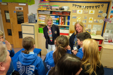 Cllr Cogley chats with the P7s