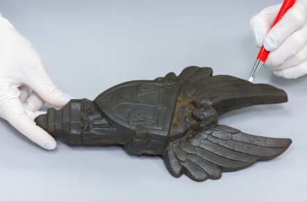 Cast iron angels carryings shields designed by Alice Meredith Williams.  Image (c) Neil Hanna (3)