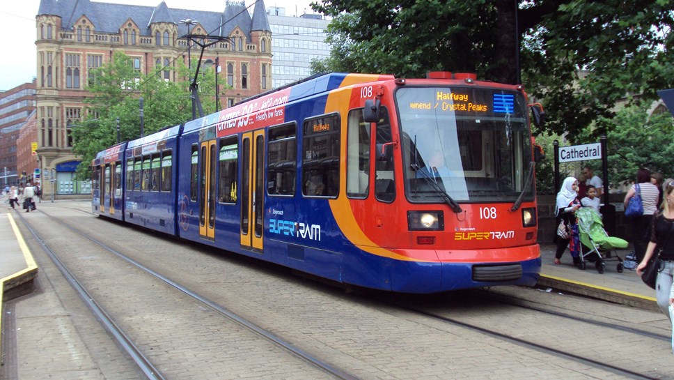Sheffield supertram at Cathedral stop - DSC07446